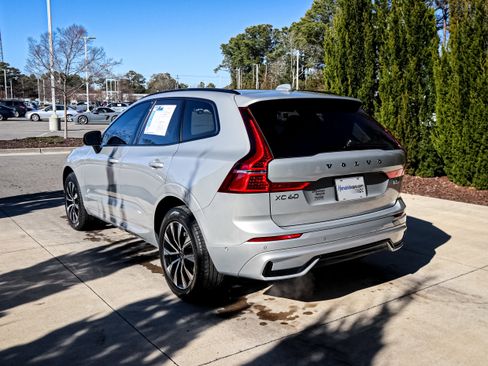Used 2025 Volvo XC60 B5 Plus image 8