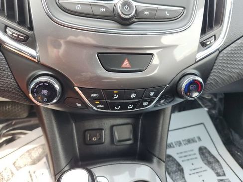 Used 2019 Chevrolet Cruze LT w/ Convenience Package FWD image 17