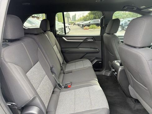 Used 2025 GMC Acadia Elevation image 31