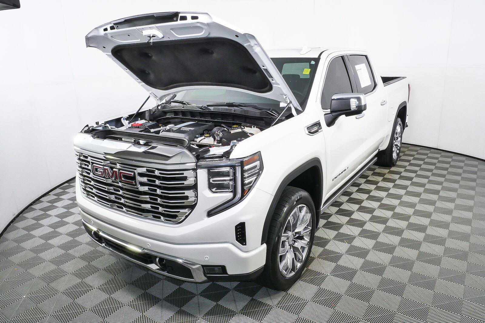 Used 2023 GMC Sierra 1500 Denali w/ Denali Reserve Package AWD/4WD image 29