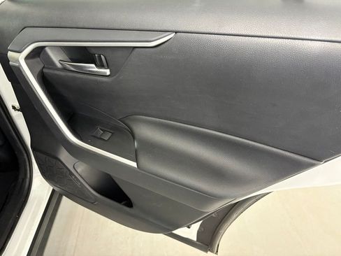 Used 2019 Toyota RAV4 XLE FWD image 39