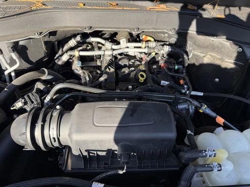 Used 2022 Ford Explorer XLT w/ Equipment Group 202A image 39