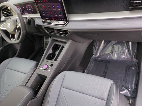 New 2026 Volkswagen Tiguan SE R-Line AWD/4WD image 19