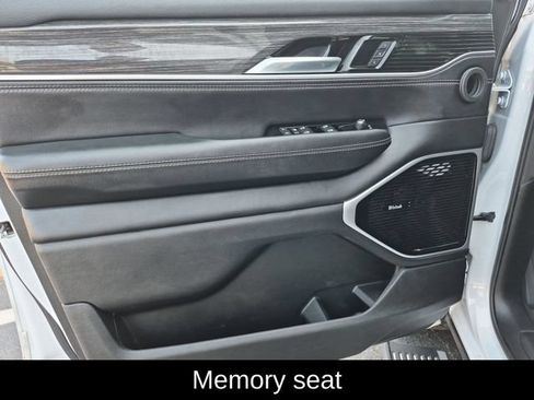 Used 2022 Jeep Wagoneer Series III w/ Premium Group I AWD/4WD image 14