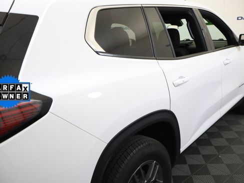 Certified 2025 GMC Acadia Elevation AWD/4WD image 7