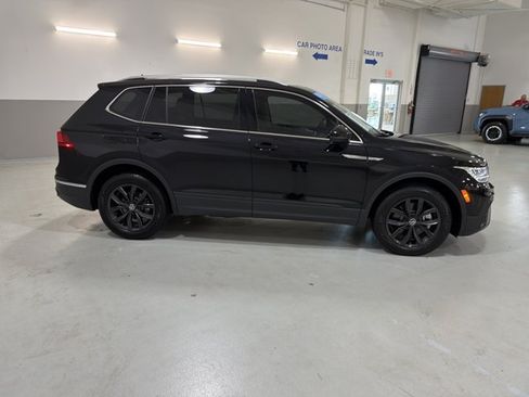 Certified 2024 Volkswagen Tiguan SE w/ Panoramic Sunroof Package AWD/4WD image 10