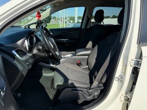 Used 2018 Dodge Journey SE w/ Connectivity Group FWD image 16