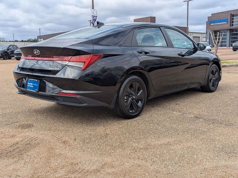 Used 2023 Hyundai Elantra Blue w/ Cargo Package image 4