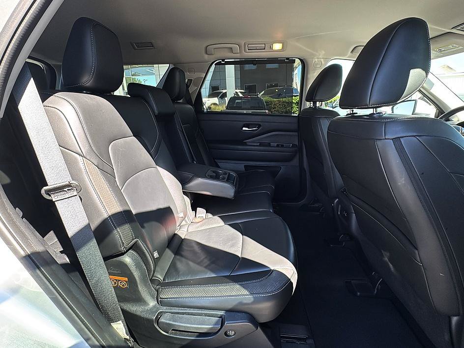 Certified 2025 Nissan Pathfinder SL AWD/4WD image 23