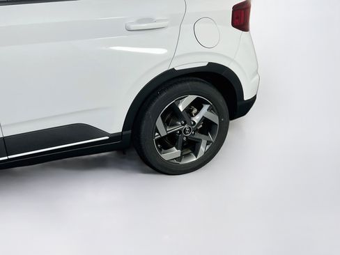 Used 2023 Hyundai Venue Limited FWD image 28