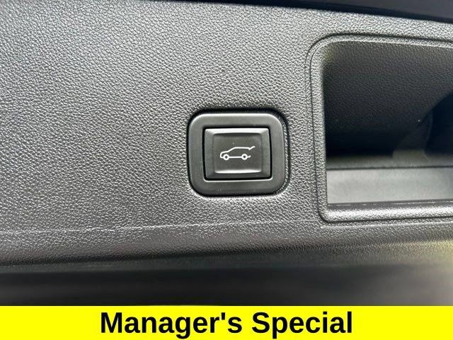 Used 2024 GMC Terrain SLE w/ Driver Convenience Package FWD image 40