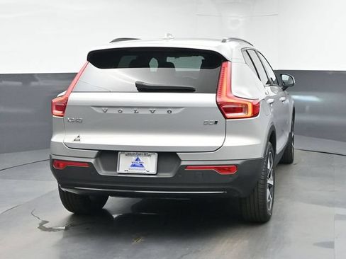 Used 2024 Volvo XC40 B5 Plus AWD/4WD image 8