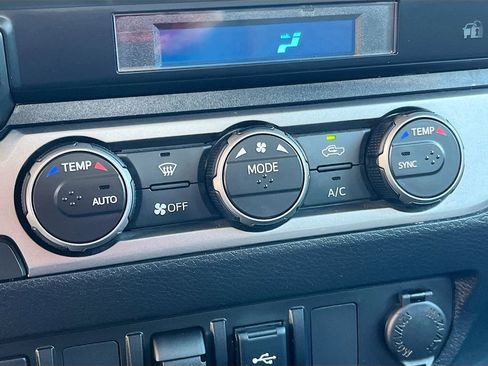 Used 2023 Toyota Tacoma SR5 w/ Technology Package image 15