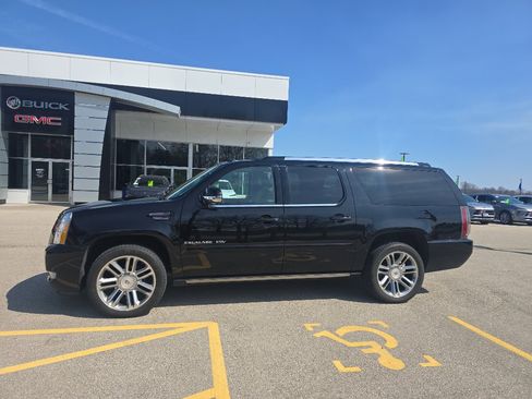 Used 2014 Cadillac Escalade ESV Premium image 2