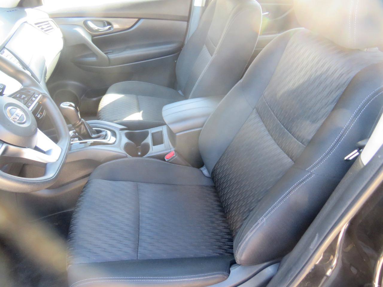 Used 2018 Nissan Rogue S FWD image 17
