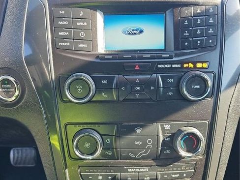 Used 2019 Ford Explorer XLT FWD image 7
