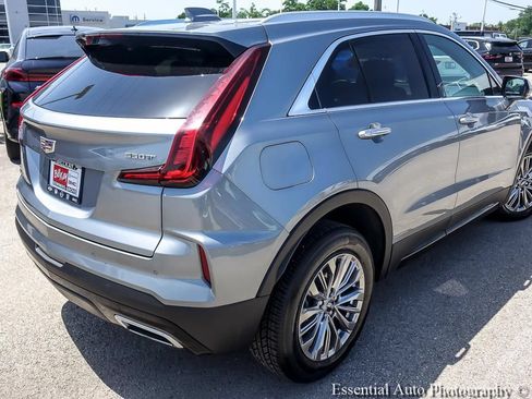 Used 2025 Cadillac XT4 Premium Luxury FWD image 8