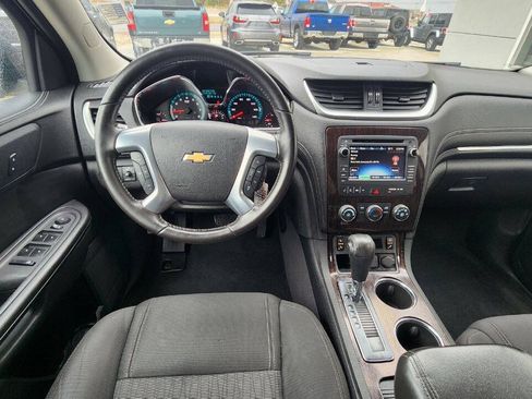 Used 2016 Chevrolet Traverse LT w/ Style and Technology Package FWD image 9