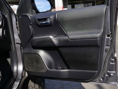 Used 2020 Toyota Tacoma TRD Off-Road w/ Technology Package image 45