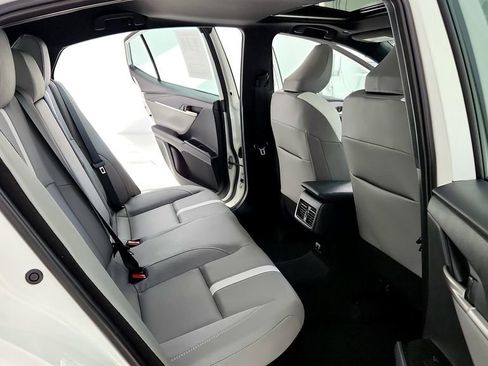 Used 2025 Toyota Camry Hybrid FWD image 18