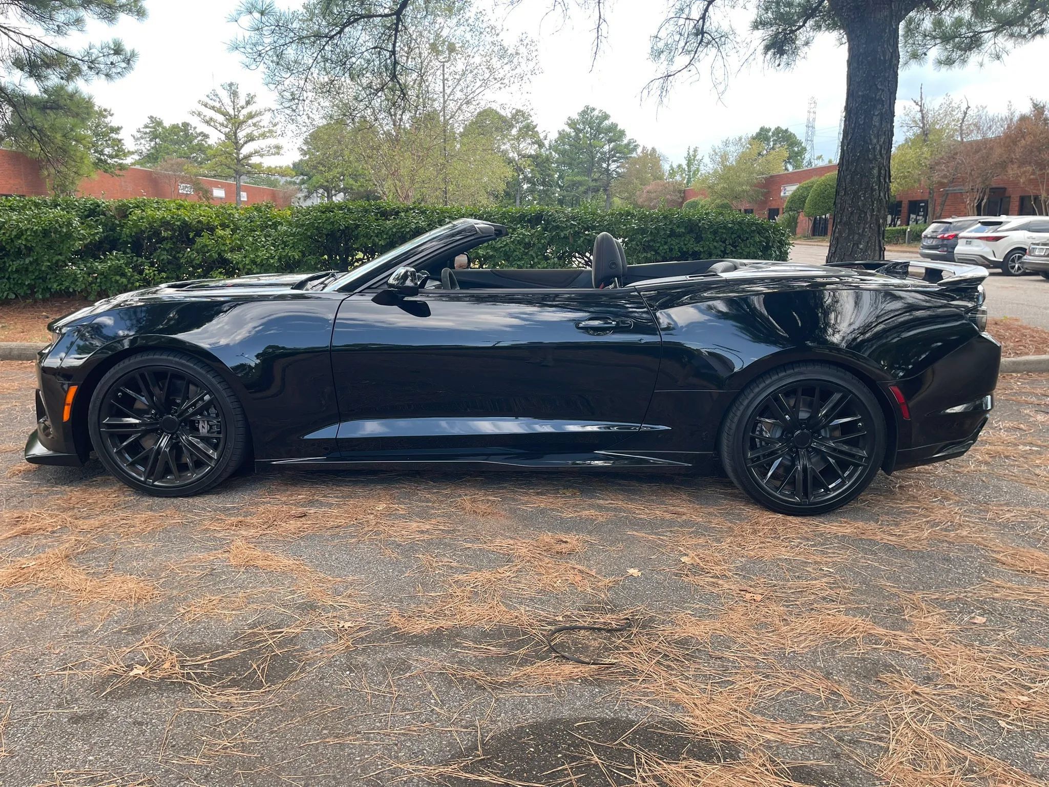 Used 2019 Chevrolet Camaro ZL1 RWD image 2