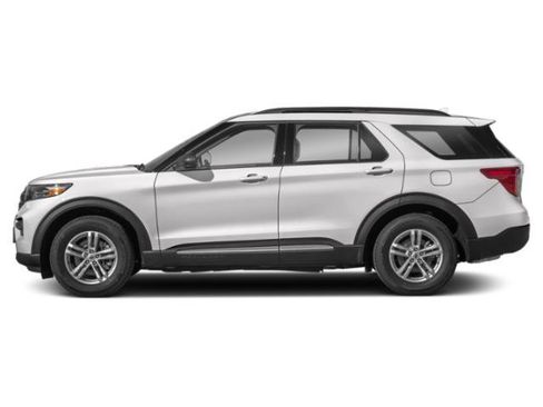 Used 2023 Ford Explorer XLT w/ Equipment Group 202A RWD image 3