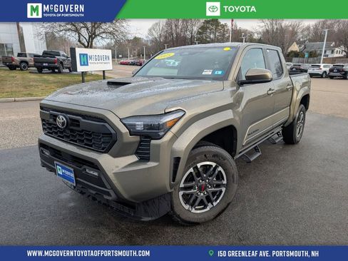 Used 2025 Toyota Tacoma TRD Sport AWD/4WD image 1