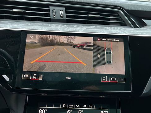 Used 2022 Audi e-tron Premium Plus w/ Premium Plus Package image 22