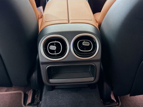 Certified 2025 Mercedes-Benz C 300 Sedan image 28