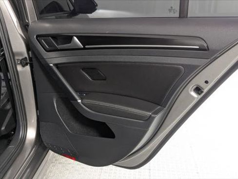 Used 2017 Volkswagen Golf R 4-Door image 18