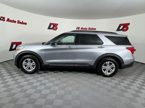Used 2023 Ford Explorer XLT w/ Equipment Group 202A RWD image 3