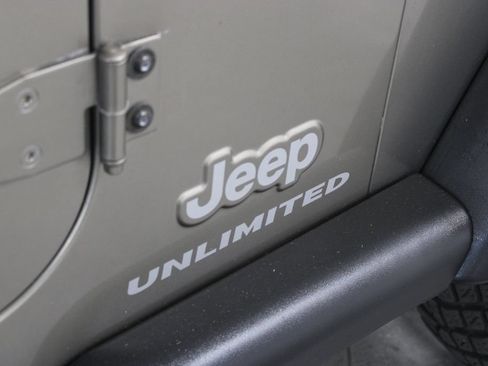 Used 2005 Jeep Wrangler Unlimited AWD/4WD image 13