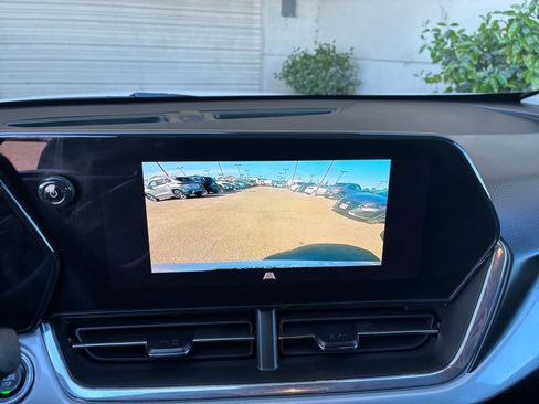 Used 2025 Chevrolet Trax LT FWD image 24