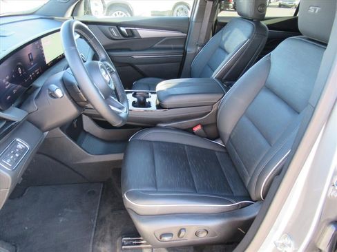 Used 2025 Buick Enclave Sport Touring AWD/4WD image 18