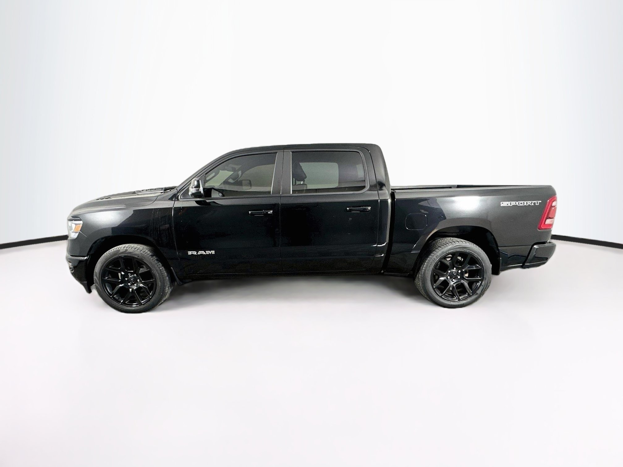 Used 2023 RAM 1500 Laramie AWD/4WD image 4