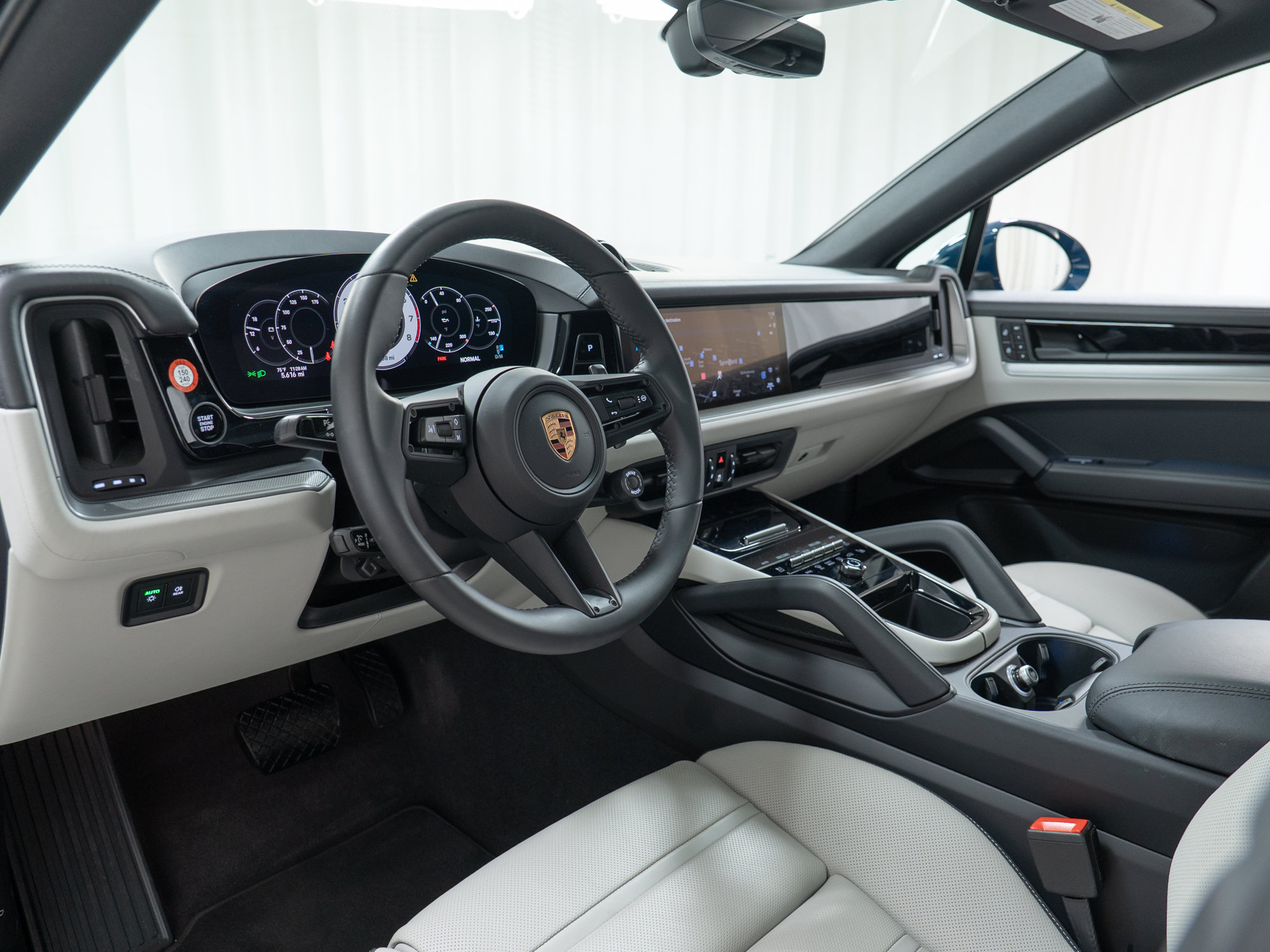 Certified 2026 Porsche Cayenne Coupe AWD/4WD image 17