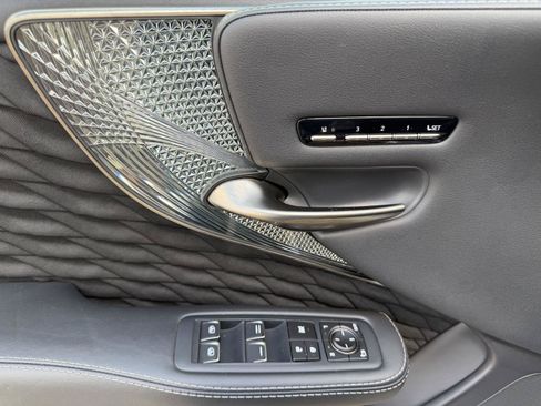Used 2019 Lexus LS 500 RWD image 12