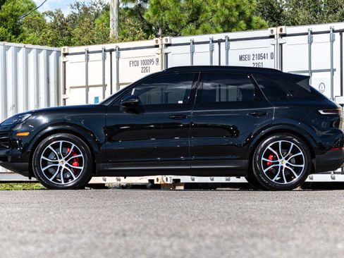 Used 2024 Porsche Cayenne S AWD/4WD image 7