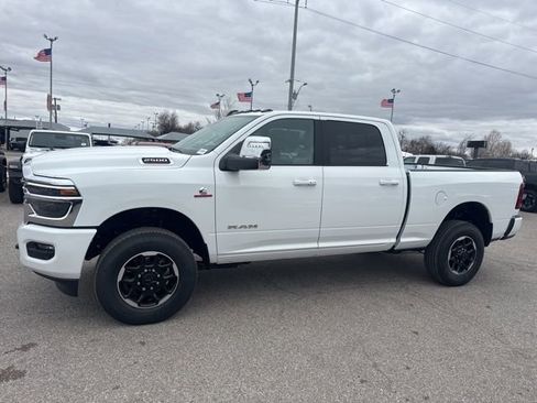 New 2026 RAM 2500 Laramie AWD/4WD image 3