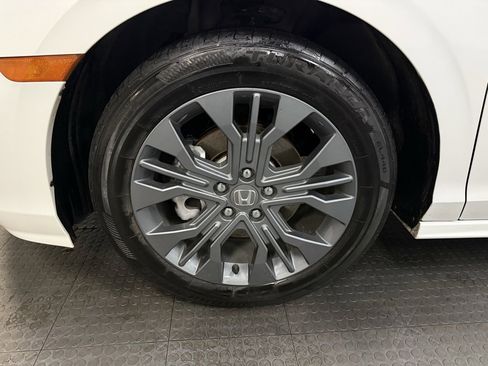 Used 2025 Honda Odyssey Touring image 11