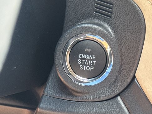 Used 2025 Subaru Outback Limited AWD/4WD image 18
