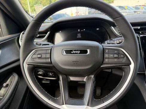 New 2025 Jeep Grand Cherokee L Altitude image 23