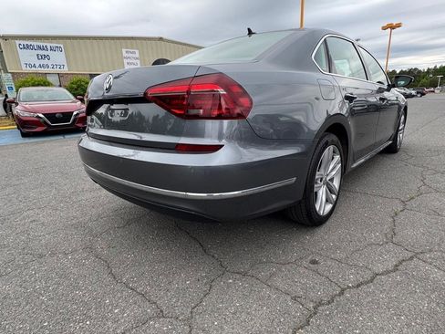 Used 2018 Volkswagen Passat 2.0T SE FWD image 5