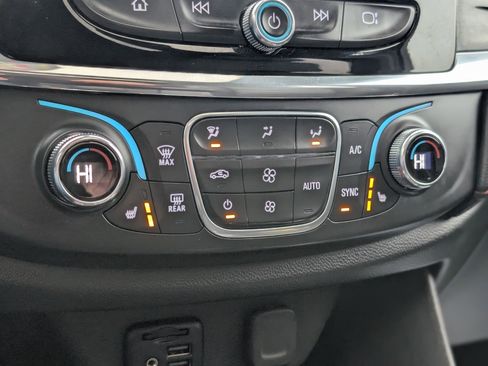 Used 2023 Chevrolet Traverse RS image 22