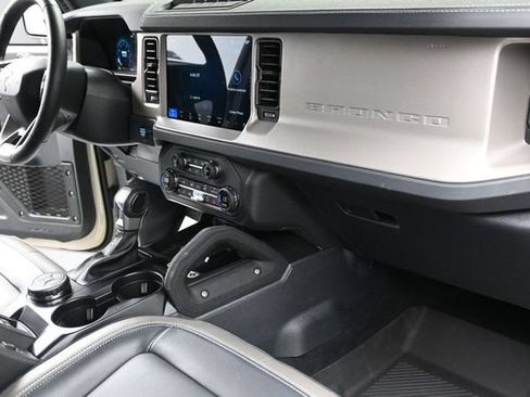 Used 2025 Ford Bronco Outer Banks w/ Sasquatch Package AWD/4WD image 30