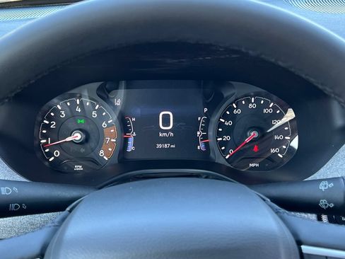 Used 2025 Jeep Compass Latitude w/ Sun & Sound Group AWD/4WD image 10