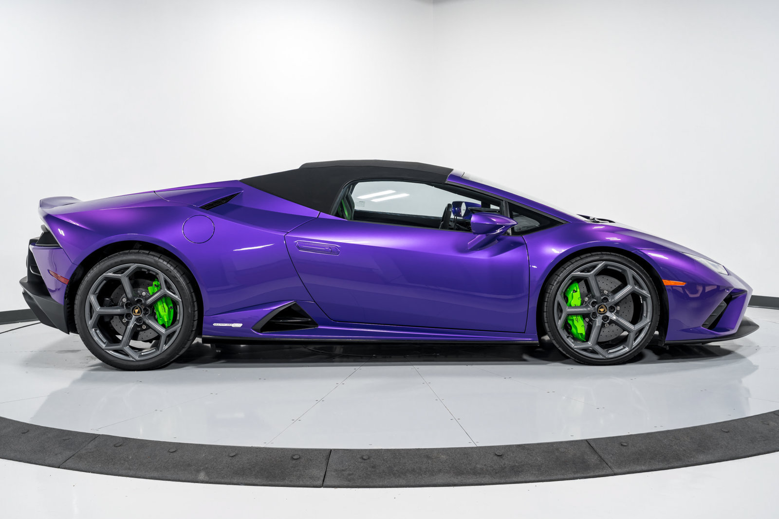 Used 2023 Lamborghini Huracan EVO RWD image 40
