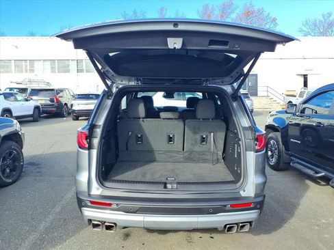 Used 2025 GMC Acadia Elevation image 9