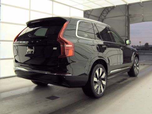 Used 2024 Volvo XC90 T8 Plus AWD/4WD image 2