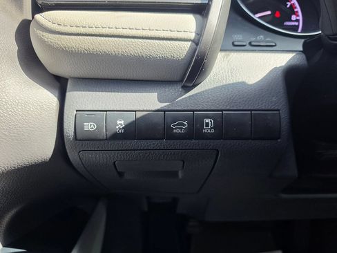 Used 2019 Toyota Camry LE FWD image 21